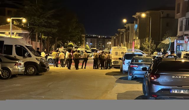 Elazığ'da iki aile arasında çıkan bıçaklı kavgada 1'i ağır 3 kişi yaralandı