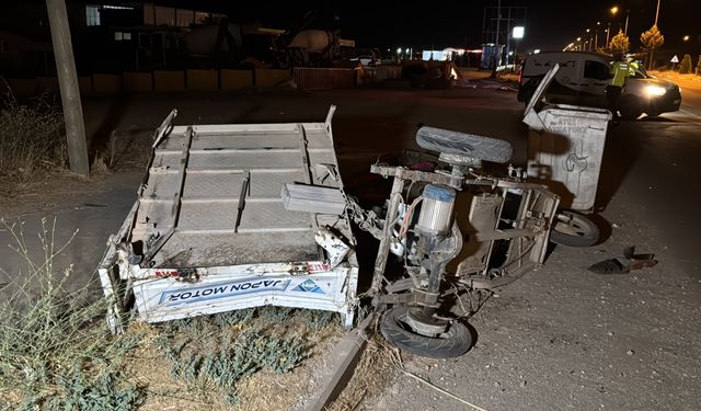 Elazığ'da üç tekerlekli motosiklet ile otomobilin çarpışması sonucu 3 kişi yaralandı