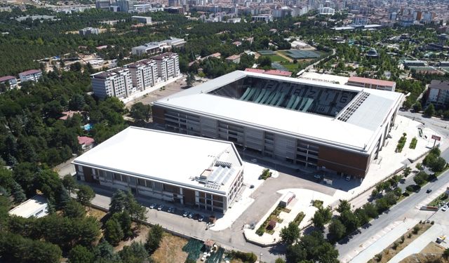 Elazığ'ın "yaşayan stadı" 7'den 70'e spor tutkunlarına ev sahipliği yapıyor