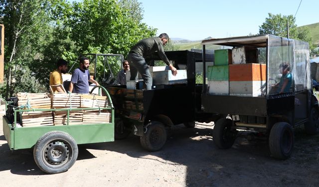 Organik bal ürettikleri dağlara çıkmak için oğlunun yaptığı elektrikli araçları kullanıyor