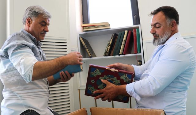 Şehit babası oğlunun hayrına, yıpranan Kur'an-ı Kerimlerin onarımını sağlıyor