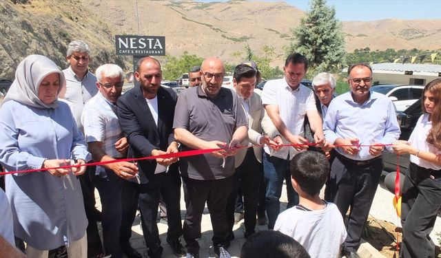 Keban'da bir iş yerinin açılışı törenle yapıldı