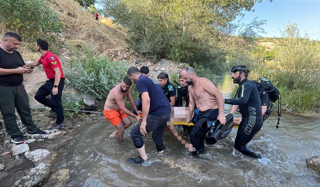 Tunceli'de Pülümür Çayı'na giren kişi boğuldu
