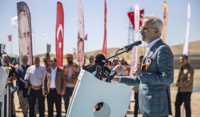 Bakan Uraloğlu, Tunceli'de 'Karayolları Genel Müdürlüğü Projeleri Toplu Açılış Töreni'nde konuştu: