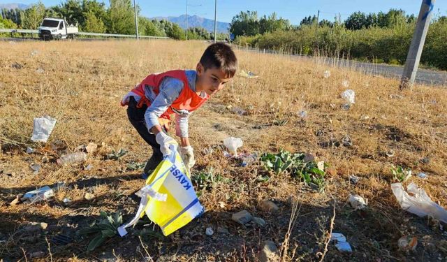 Bingöl’de gönüllülerinden çevre temizliği