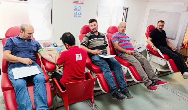 Çemişgezek'te vatandaşlar kan bağışında bulundu