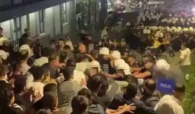 CHP İstanbul önünde tansiyon yükseldi!