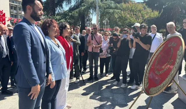 CHP’nin 102'nci yılına Bursa'dan çelenk