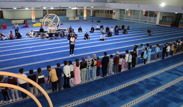 Erzincan'da çocuklar, 'Babalar ve Bebeler Camide' etkinliğiyle sporla buluşuyor