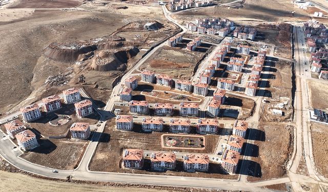 GÜNCELLEME - Bakan Kurum'dan deprem bölgesinde yapımı tamamlanan 300 bininci konuta ilişkin paylaşım: