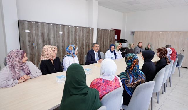 Milli Eğitim Bakanı Tekin'den, Erzurum'da sürpriz okul ziyareti