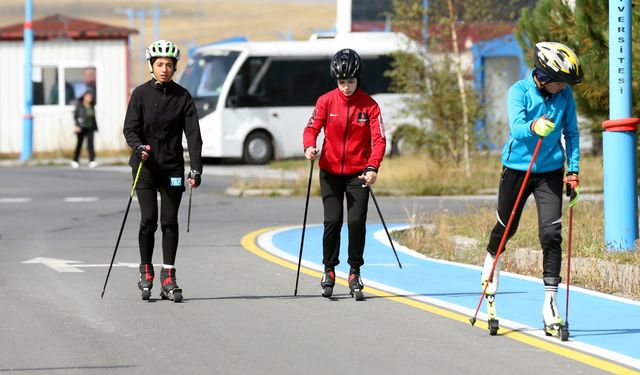 Milli sporcular asfaltta tekerlekli kayak antrenmanlarıyla kışa hazırlandı