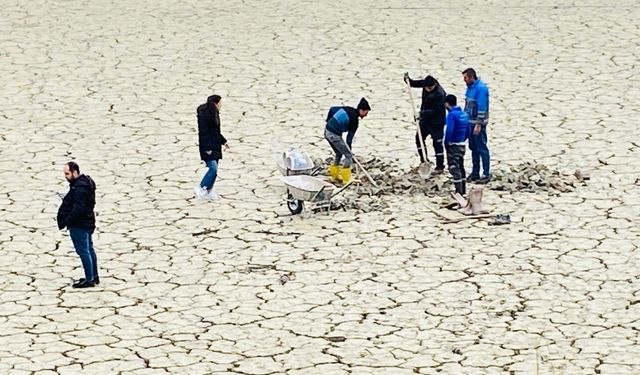 Kuruyan Kolak Gölünün Eski İhtişamına Kavuşması İçin Aralıksız Çalışmalar Devam Ediyor
