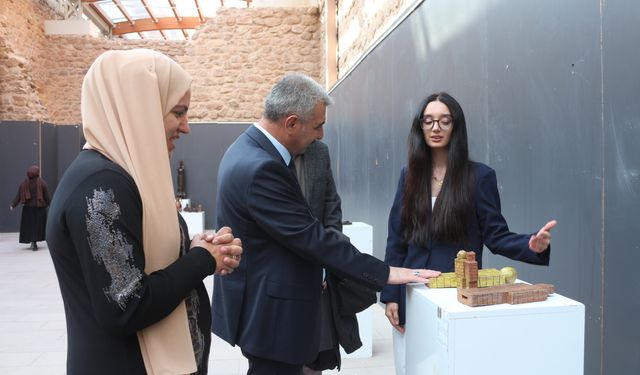 Ağrı'daki İshak Paşa Sarayı'nda seramik sergisi açıldı