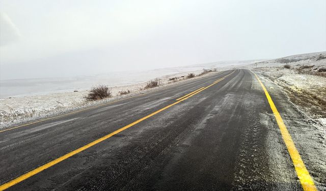 Ardahan'da kar ve tipi buzlanmaya neden oluyor