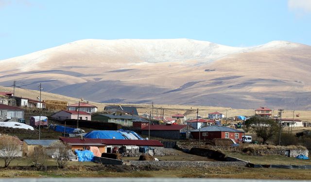 Ardahan'da tepeler beyaza büründü