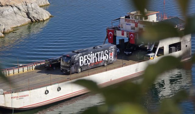 Beşiktaş 17 Yaş Altı Takımı oyuncuları Tunceli'deki Pertek Kalesi'ni gezdi
