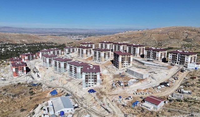 Depremlerden etkilenen Yeşilyurt'ta afetzedeler için yapılan 512 konutta sona gelindi