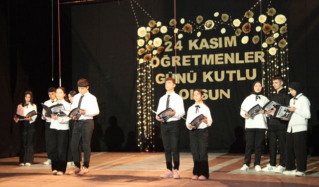 Ahlat'ta 24 Kasım Öğretmenler Günü kutlandı
