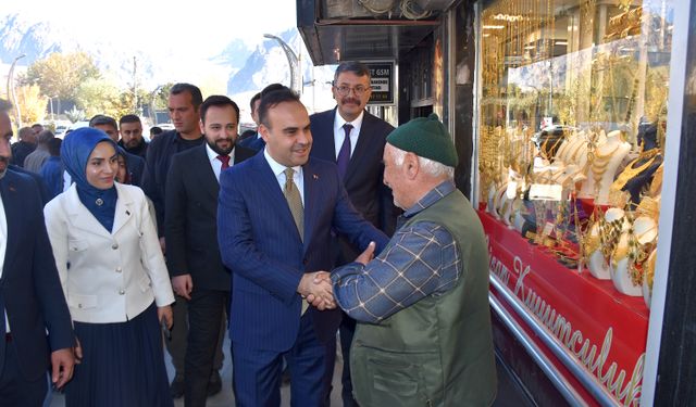 Bakan Kacır, AK Parti Hakkari İl Başkanlığı'nda konuştu: