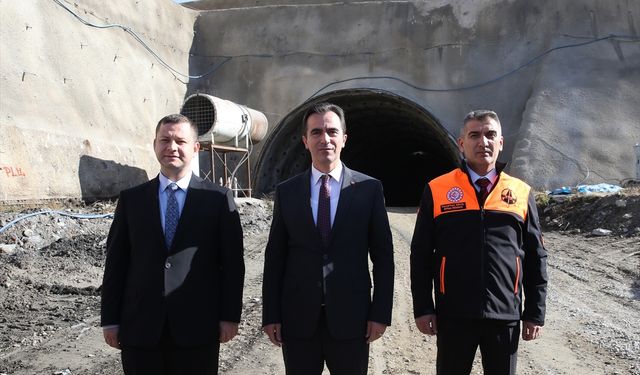 Bitlis-Tatvan çevre yolunda çalışmalar sürüyor