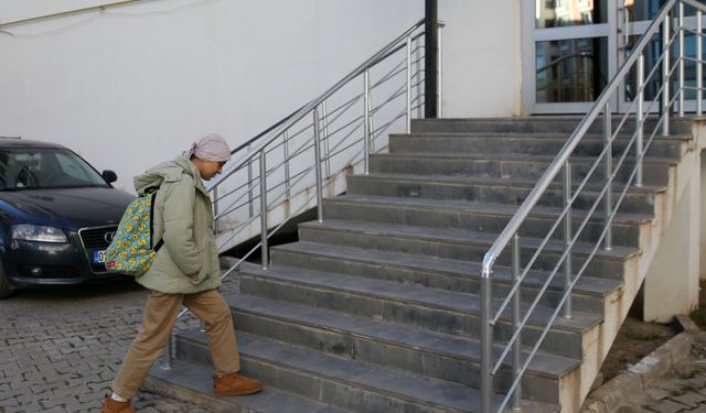 Bitlis'te 12 yaşında iki kez kanseri yenen Elanur, yaşama azmiyle duygulandırdı