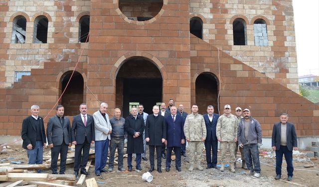 Bulanık Kaymakamı Koşansu, ev ziyaretleriyle vatandaşların taleplerini dinledi