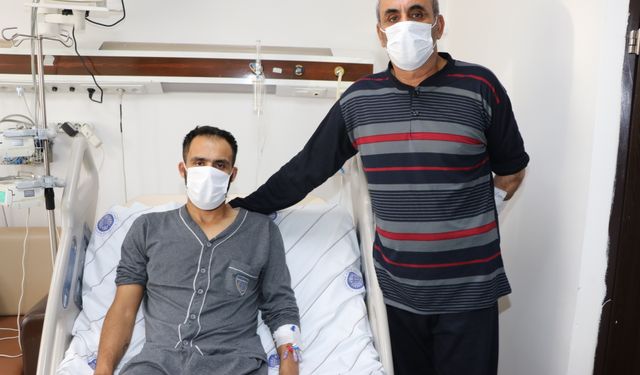 Diyalize mahkum eden 'sinsi hastalıktan' babasının böbreğiyle kurtuldu
