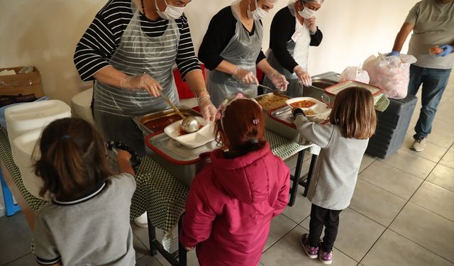 Erzincan'da binlerce öğrenciyi doyuran 'Terzi Sofrası' dayanışmayla kuruluyor