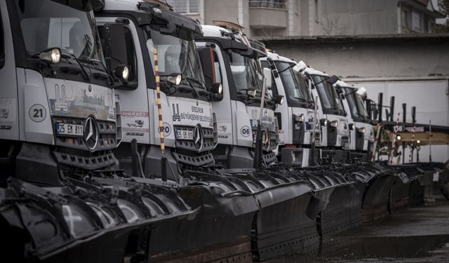 Erzurum'da karla mücadele edecek belediye ekipleri kışa hazır