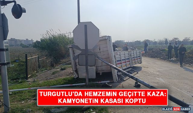 Turgutlu'da Hemzemin Geçitte Kaza: Kamyonetin Kasası Koptu
