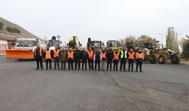 'Kar kaplanları' Kars'ta ağır kış şartları için mesaiye hazır
