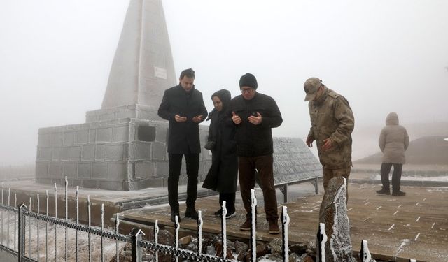 Kars Valisi Polat, 3 bin rakımdaki Allahuekber Şehitliğini ziyaret etti