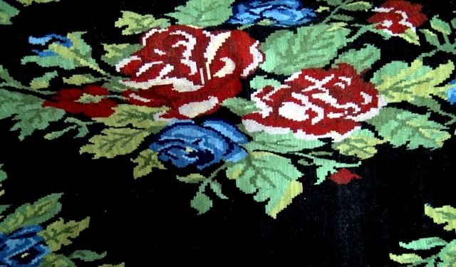 Kars'ta asırlık motifler kadınlarca ilmek ilmek dokunarak yaşatılıyor