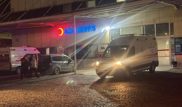 Kars'ta bir kişi tartıştığı eşini bıçaklayarak öldürdü