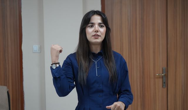 Muş'ta gençlere sunuculuk ve spikerlik eğitimi veriliyor