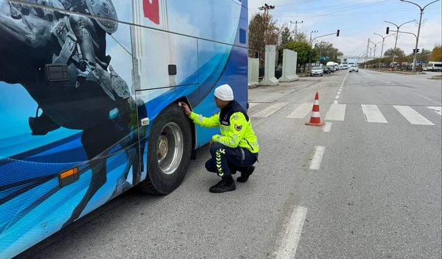 Muş'ta ticari araçlarda kış lastiği denetimi yapıldı