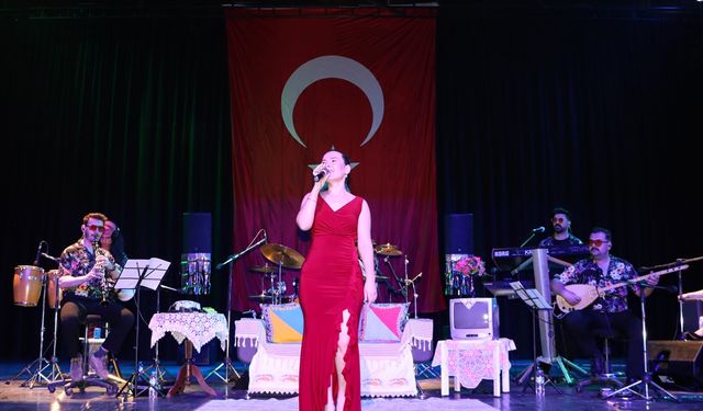 Van, Hakkari ve Bitlis'te Öğretmenler Günü kutlandı