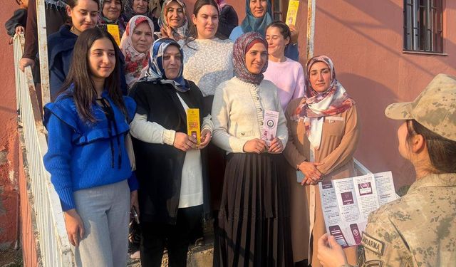 Van'da jandarma ekipleri KADES uygulamasını tanıttı