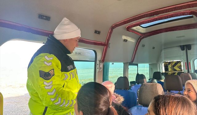 Van'da okul servisleri denetlendi ve öğrencilere trafik eğitimi verildi