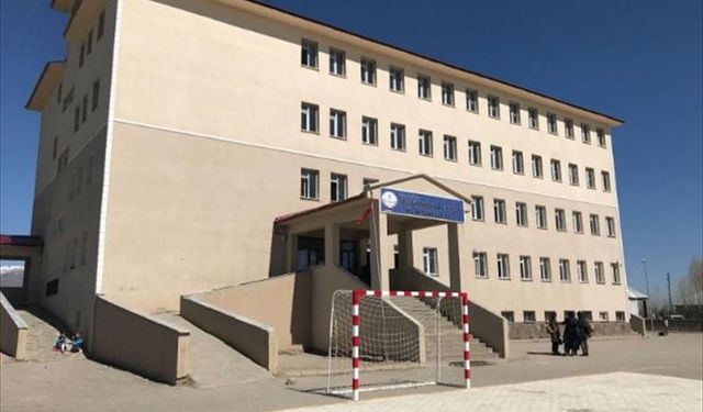 Ağrı'da okulun bahçesinde hafif ticari aracın çarptığı öğrenci hayatını kaybetti