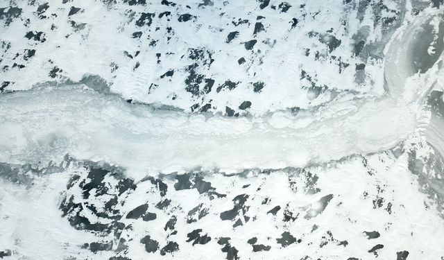 Ağrı'daki Derecek Barajı buzla kaplandı