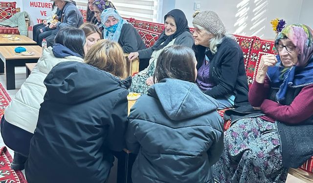 Ardahan'da lise öğrencilerinden huzurevi sakinlerine ziyaret
