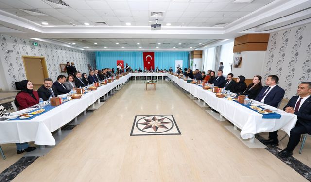 Bitlis'te 'Gönül Elçileri ve Koruyucu Aile Farkındalık Toplantısı' yapıldı