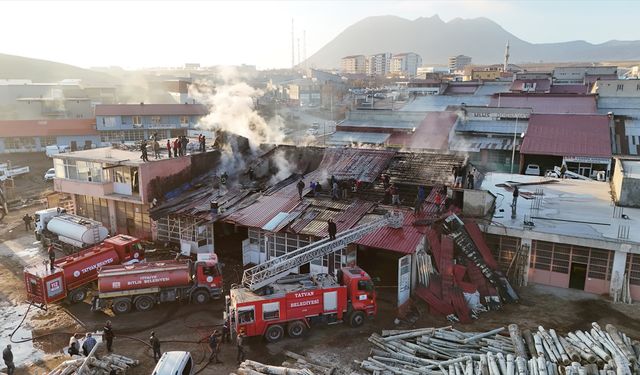 Bitlis'te kereste işletmesinde çıkan yangın söndürüldü