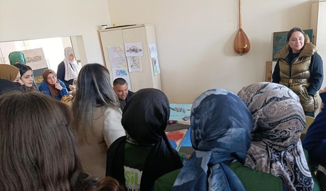 Bitlis'te Yeşilay gönüllüleri engelli bireyleri ziyaret etti