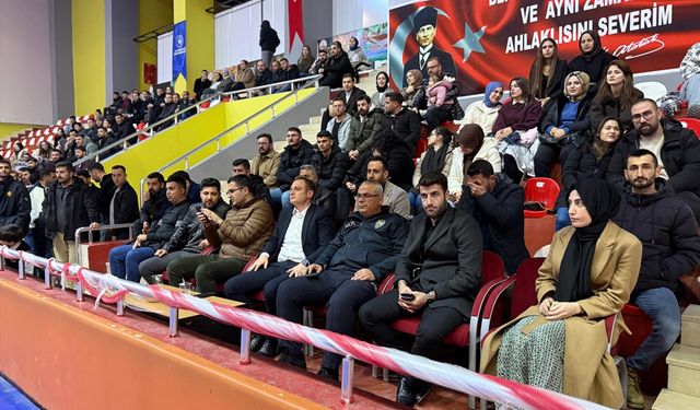 Bulanık'ta kurumlar arası futsal turnuvası başladı