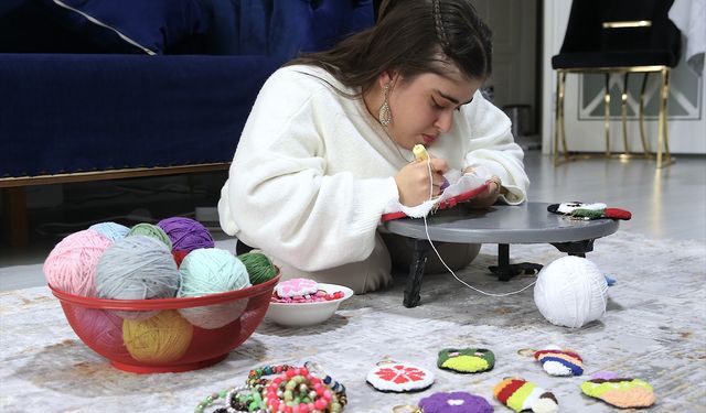 Doğuştan engelli Bengisu 'panç nakışı' yaparak hayatına renk katıyor