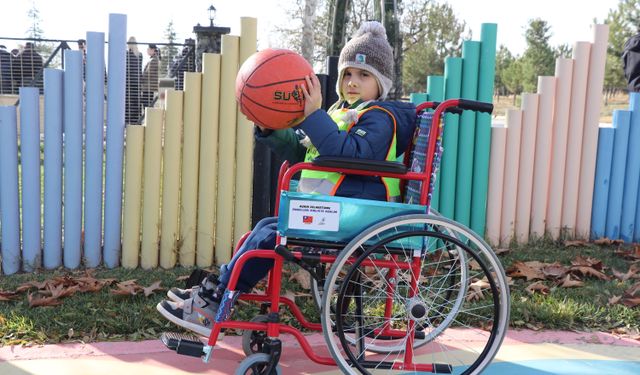 Elazığ Hipodromu'ndaki empati parkurunda engelli bireylere yönelik farkındalık oluşturuluyor