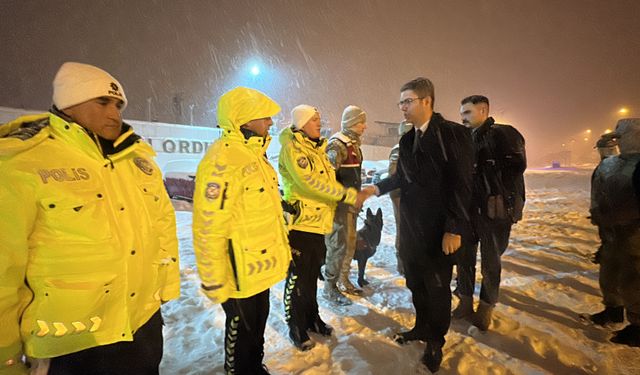 Erciş Kaymakamı Karaloğlu'ndan güvenlik güçlerine yeni yıl ziyareti